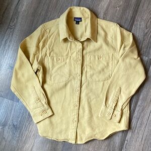 Patagonia Women’s Fjord Flannel in Beeswax Tan
